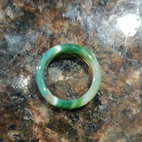 Green Jade Ring Size 7 Unisex - Picture 1 of 3